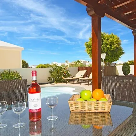 Playa Blanca Sleeps 8 Pool Air Con Wifi Villa