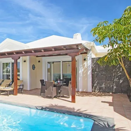 Playa Blanca Sleeps 8 Pool Air Con Wifi Villa Playa Blanca (Lanzarote)