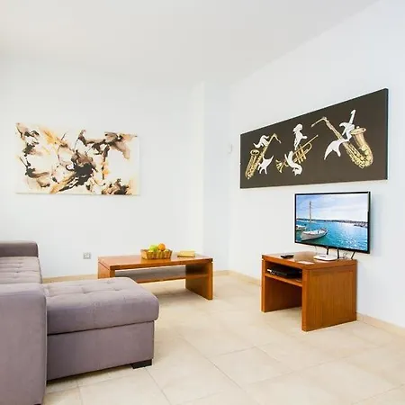 Playa Blanca Sleeps 8 Pool Air Con Wifi Villa